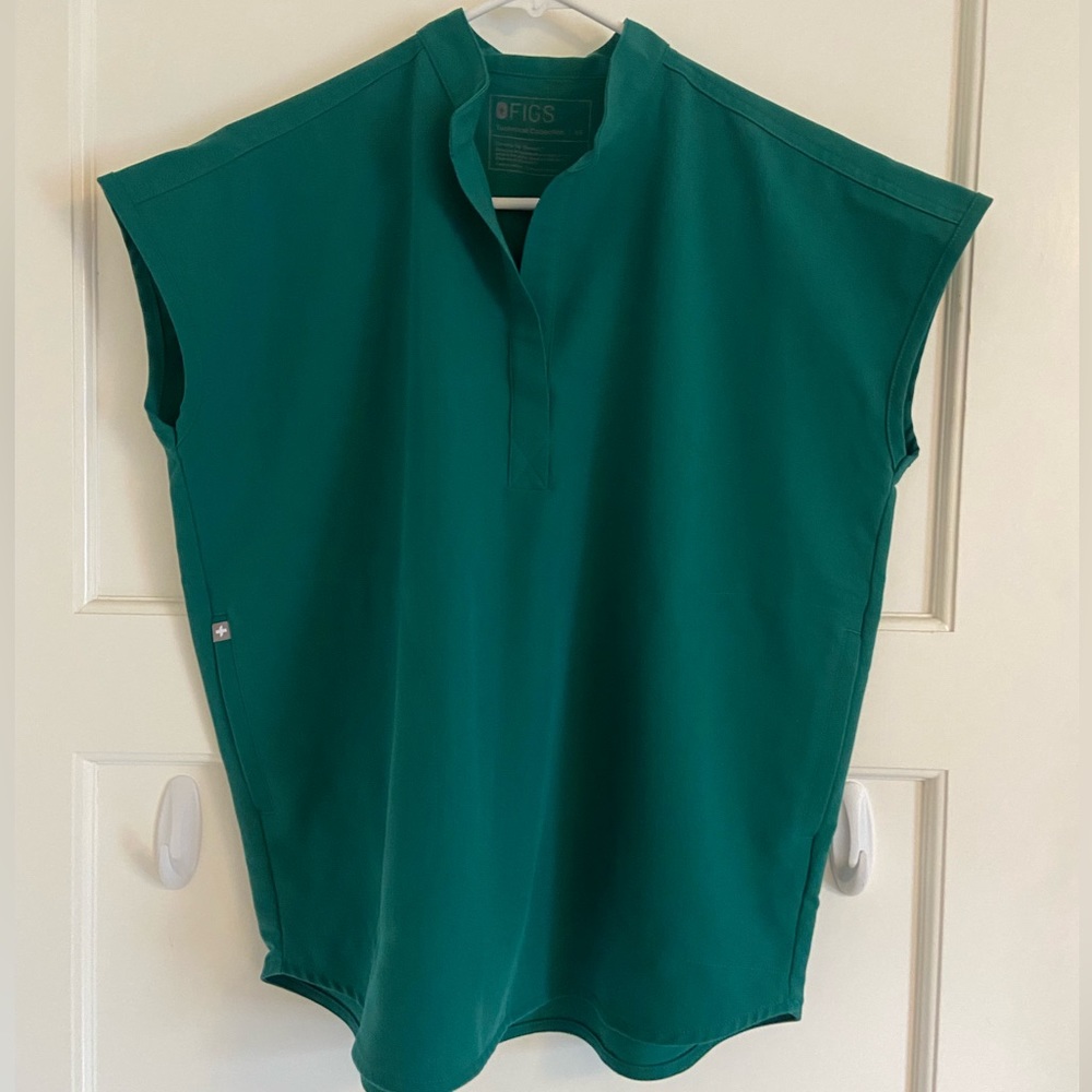 FIGS Rafaela Oversized Scrub Top Hunter Green XS